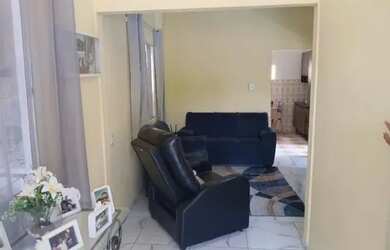 Imagem: A casa possui 2 Dormitórios, 1 Banheiro e 2 Vagas na garagem