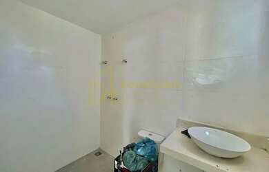 Imagem 7: Oportunidade Única em Manguinhos Duplex com 4 Quartos e Acabamento Premium