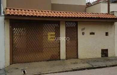 Imagem: A casa possui 3 Dormitórios, 3 Banheiros, 4 Vagas na garagem