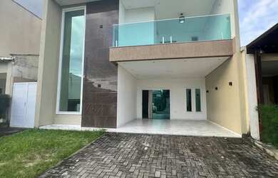 Imagem: A casa em condomínio possui 4 Dormitórios, 5 Banheiros, 2