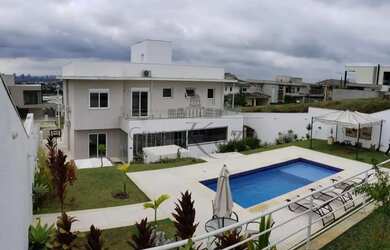 Imagem: A casa em condomínio possui 5 Dormitórios, 2 Banheiros, 3