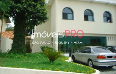 Imagem: O depósito possui 5 Vagas na garagem e 241m² de Área e está