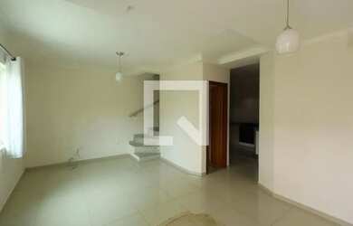 Imagem: A casa possui 3 Dormitórios, 2 Banheiros, 2 Vagas na garagem