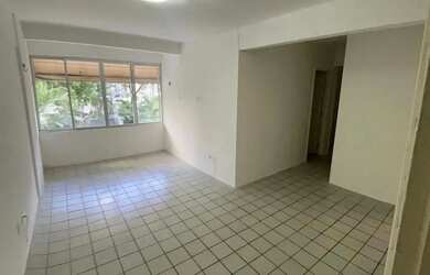 Imagem: O apartamento possui 3 Dormitórios, 1 Banheiro, 1 Vaga na garagem