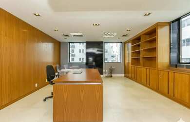 Imagem: O depósito possui 4 Vagas na garagem, 143m² de Área e Imóvel