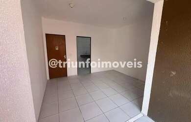 Imagem: O apartamento possui 3 Dormitórios, 1 Banheiro, 1 Vaga na garagem