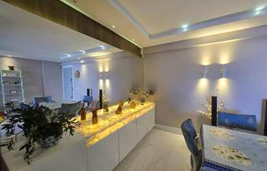 Imagem: O apartamento possui 4 Dormitórios, 4 Banheiros, 2 Vagas na