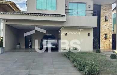 Imagem: A casa possui 4 Dormitórios, 5 Banheiros, 4 Vagas na garagem