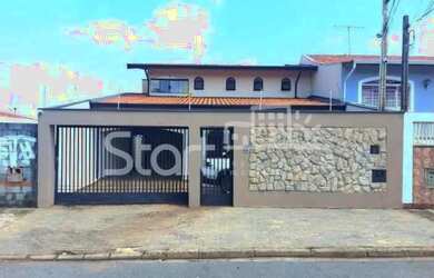 Imagem: A casa possui 4 Dormitórios, 4 Banheiros, 3 Vagas na garagem