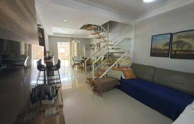 Imagem: A casa possui 3 Dormitórios, 2 Banheiros, 2 Vagas na garagem