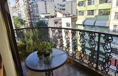 Imagem: O apartamento possui 4 Dormitórios, 4 Banheiros, 2 Vagas na