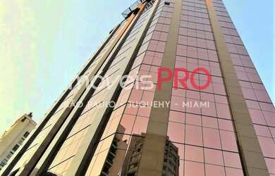 Imagem: O depósito possui 5 Vagas na garagem e 864m² de Área e está