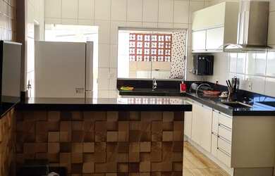 Imagem 5: Vendo Casa. Churrasqueira, 360m² de Área, 3 Vagas na garageme3 Dormitórios