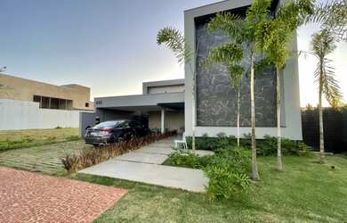 Imagem: A casa em condomínio possui 3 Dormitórios, 2 Banheiros, 4