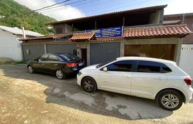 Imagem: A casa em condomínio possui 4 Dormitórios, 3 Banheiros, 2