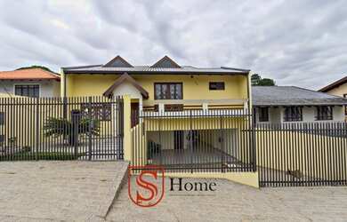 Imagem: A casa possui 4 Dormitórios, 3 Banheiros, 2 Vagas na garagem