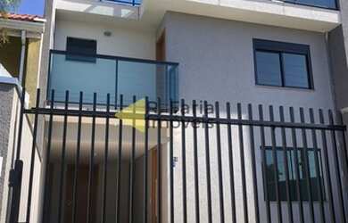 Imagem: A casa possui 3 Dormitórios, 3 Banheiros, 2 Vagas na garagem