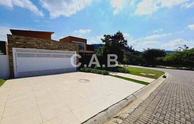 Imagem: A casa em condomínio possui 5 Dormitórios, 5 Banheiros, 4