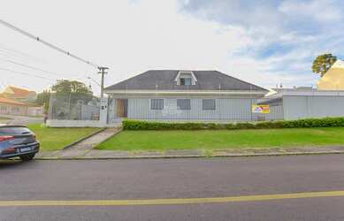 Imagem: A casa possui 2 Dormitórios, 3 Banheiros, 2 Vagas na garagem