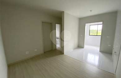 Imagem: O apartamento possui 1 Dormitório, 1 Banheiro, 1 Vaga na garagem