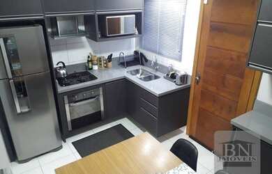 Imagem: A casa possui 2 Dormitórios, 1 Banheiro, 1 Vaga na garagem