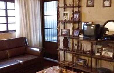 Imagem: O depósito possui 3 Vagas na garagem e 190m² de Área e está