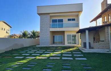 Imagem: A casa em condomínio possui 4 Dormitórios, 4 Banheiros, 250m²