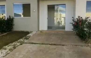 Imagem: A casa possui 2 Dormitórios, 1 Banheiro, 1 Vaga na garagem