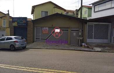 Imagem: A casa possui 2 Dormitórios, 1 Banheiro, 2 Vagas na garagem