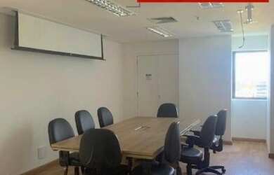 Imagem: O depósito possui 4 Vagas na garagem, 145m² de Área e está