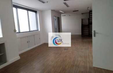 Imagem: O depósito possui 4 Vagas na garagem, 206m² de Área e está