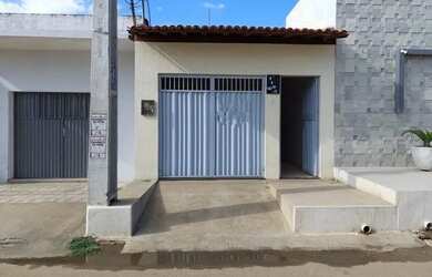 Imagem: A casa possui 2 Dormitórios e 2 Banheiros e está localizado