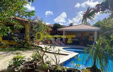 Imagem: A casa em condomínio possui 4 Dormitórios, 3 Banheiros, 700m²