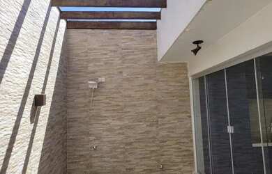 Imagem: A casa em condomínio possui 2 Dormitórios, 1 Banheiro, 2 Vagas