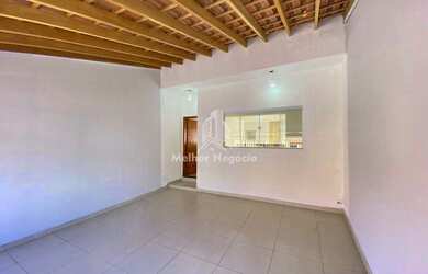 Imagem: A casa possui 2 Dormitórios, 2 Banheiros, 2 Vagas na garagem