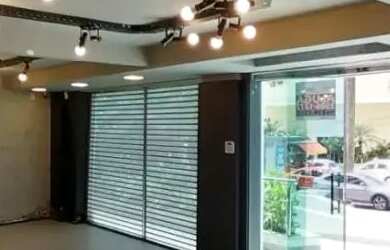 Imagem: O depósito possui 5 Vagas na garagem e 177m² de Área e está