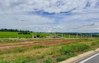 Imagem: O terreno possui 270m² de Área e está localizado em Senador