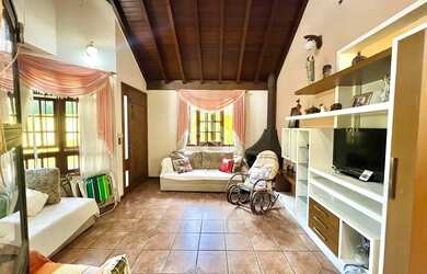 Imagem 2: Casa à Venda - Ampla, Elegante e Completa - Quase 500m² de Terreno!