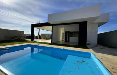 Imagem: A casa em condomínio possui 3 Dormitórios, 3 Banheiros, 360m²