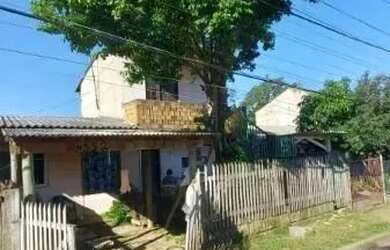 Imagem: A casa possui 2 Dormitórios, 1 Banheiro, 1 Vaga na garagem