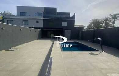 Imagem: A casa possui 5 Dormitórios, 5 Banheiros, 4 Vagas na garagem