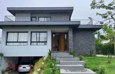 Imagem: A casa em condomínio possui 4 Dormitórios, 5 Banheiros, 3