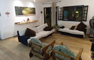 Imagem: A pousada chalé possui 3 Dormitórios, Acomodam 20 pessoas