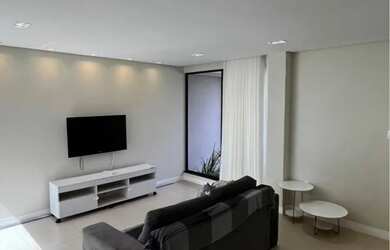 Imagem: A casa em condomínio possui 4 Dormitórios, 5 Banheiros, 3