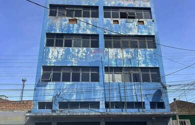 Imagem: O depósito possui 5 Vagas na garagem, 800m² de Área e está