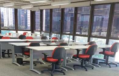 Imagem: O depósito possui 3 Vagas na garagem e 150m² de Área e está