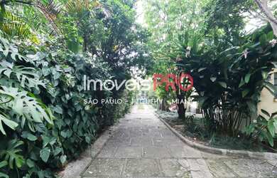 Imagem: A casa possui 5 Dormitórios, 4 Banheiros, 5 Vagas na garagem