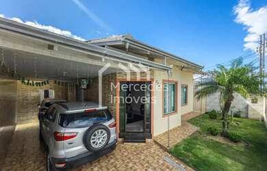 Imagem: A casa possui 5 Dormitórios, 4 Banheiros, 3 Vagas na garagem