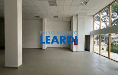 Imagem: O depósito possui 204m² de Área e está localizado em Água