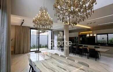 Imagem: A casa em condomínio possui 5 Dormitórios, 5 Banheiros, 5